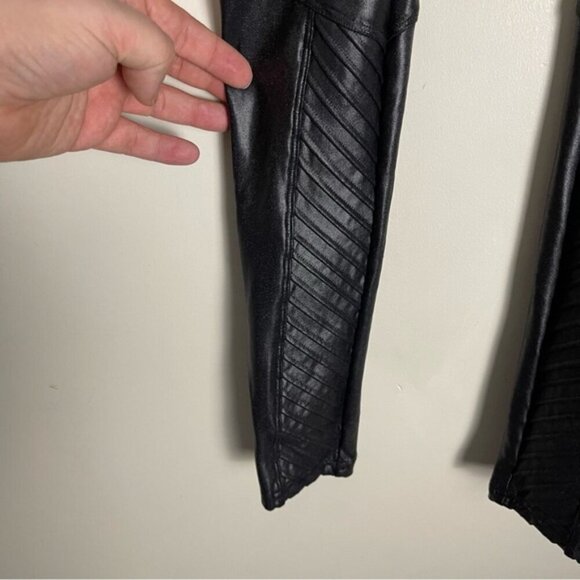 Spanx Faux Leather Moto Leggings in very black size small slimming shaping - Picture 9 of 15